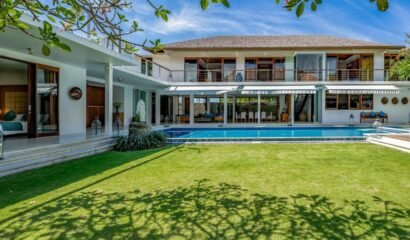 Villa Cendrawasih – 5 Bedroom Private Villa just five minute walk away from Petitenget Beach
