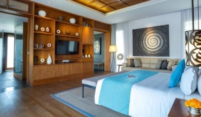 Villa Cendrawasih – 5 Bedroom Private Villa just five minute walk away from Petitenget Beach