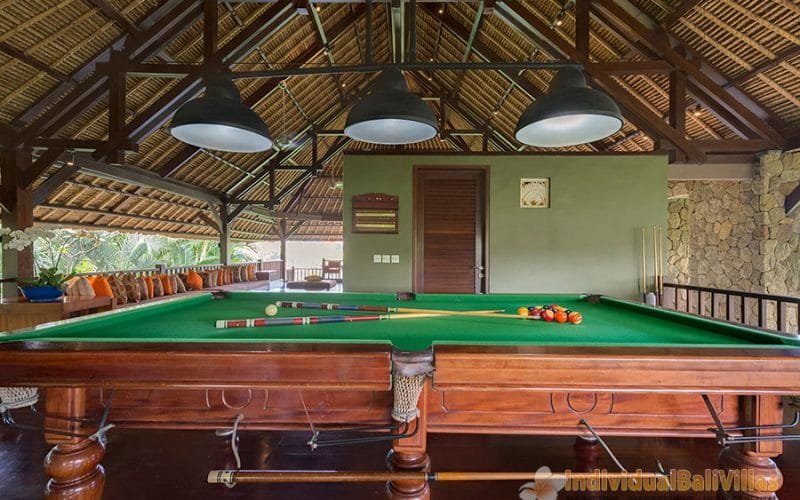 Bedroom villa for family Gathering near Batubelig Beach V067
