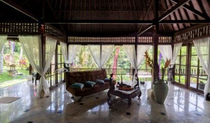 2 Bedrooms The Mahogany Villa Near Tirta Empul