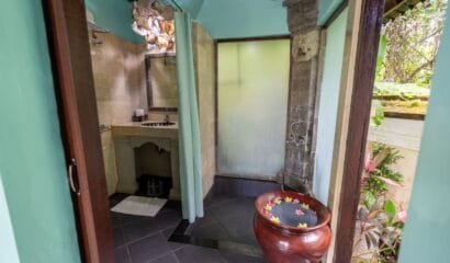 2 Bedrooms The Mahogany Villa Near Tirta Empul