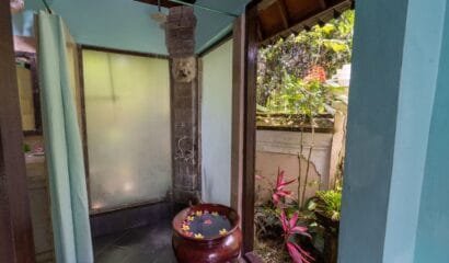 2 Bedrooms The Mahogany Villa Near Tirta Empul