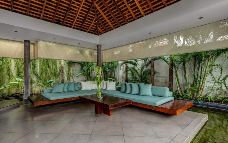 Heavenly 4 Bedroom Villa Perfectly located in Seminyak V039