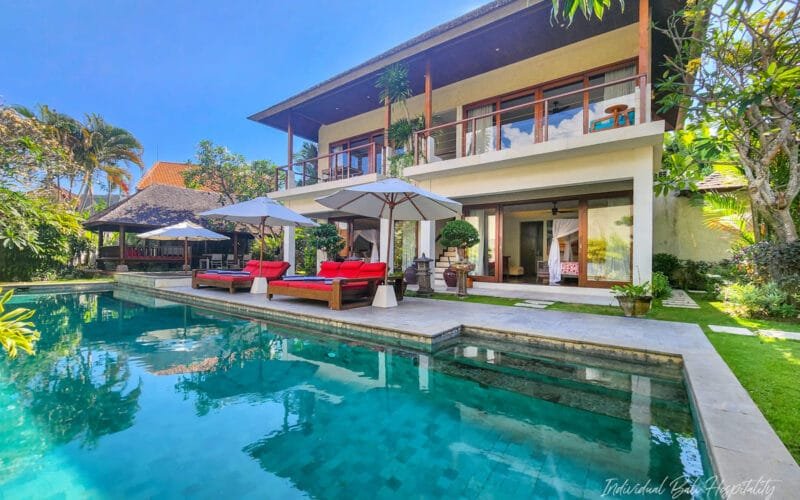 Villa Joss – Comforts and Glamour 4 Bedroom Villa near Batubelig Beach