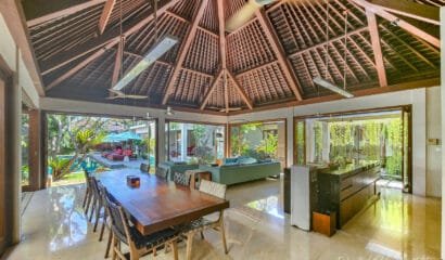 Villa Joss – Comforts and Glamour 4 Bedroom Villa near Batubelig Beach
