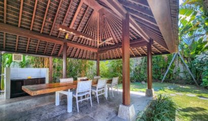 Villa Joss – Comforts and Glamour 4 Bedroom Villa near Batubelig Beach