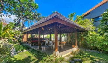 Villa Joss – Comforts and Glamour 4 Bedroom Villa near Batubelig Beach