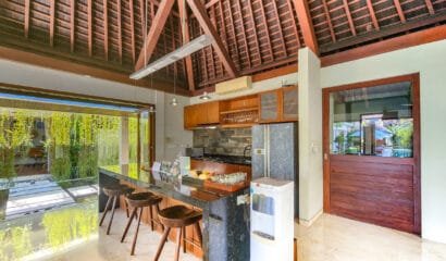 Villa Joss – Comforts and Glamour 4 Bedroom Villa near Batubelig Beach