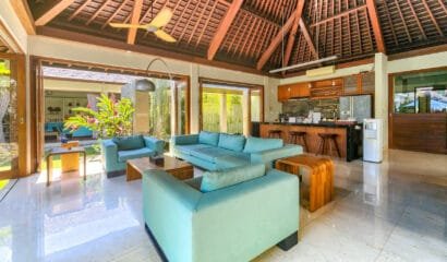 Villa Joss – Comforts and Glamour 4 Bedroom Villa near Batubelig Beach