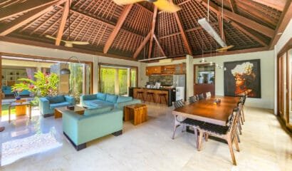 Villa Joss – Comforts and Glamour 4 Bedroom Villa near Batubelig Beach