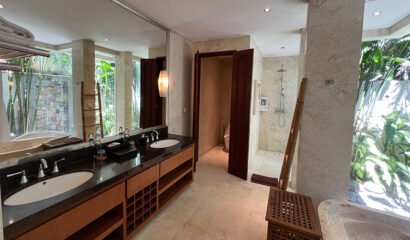 Villa Joss – Comforts and Glamour 4 Bedroom Villa near Batubelig Beach