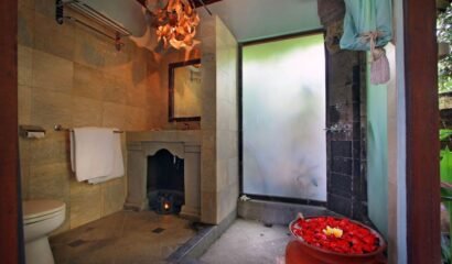 2 Bedrooms The Mahogany Villa Near Tirta Empul
