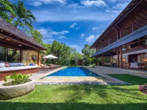 Read more about Villa Windu Sari – Spacious 4 Bedroom Villa near Seminyak Beach