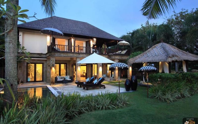 Villa Arjuna – 3 Bedroom Villa with Golf area overlooks the Indian Ocean