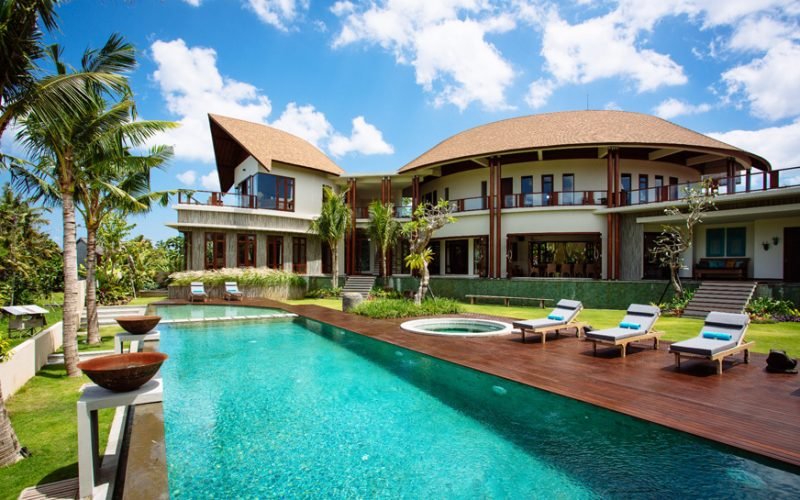 Villa Umah Daun – Cozy Design 5 Bedroom Villa near Canggu with Ricefield view