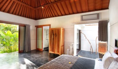 Villa Valentine – Luxury Tropical 5 Bedroom Villa with large Pool and Garden near Canggu
