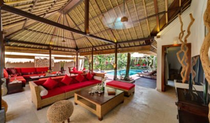 Villa Plawa – Spacious and Classic Bali Luxury 4 Bedroom Villa in Seminyak Area