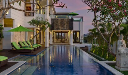 Villa LuWih – 6 Bedroom villa with Ocean View located in Canggu