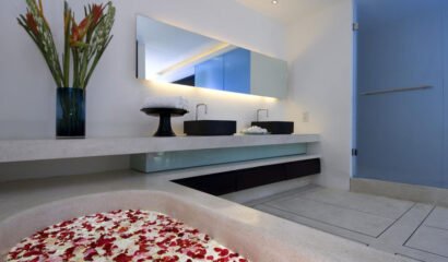 Villa Aqua – Spacious and Luxury Villa with 5 Bedroom in Seminyak Area