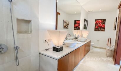 Villa Lucia – Beach Front 4 Bedroom Private Villa in Candidasa