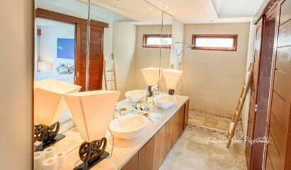 Villa Lucia – Beach Front 4 Bedroom Private Villa in Candidasa