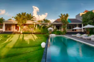 Pure Villa Canggu - Gorgeous White Design 6 Bedrooms Villa in Canggu