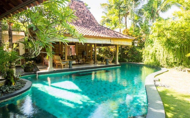Villa Oost Indies – Gorgeous 3 Bedrooms Joglo Structure Villa in Seminyak