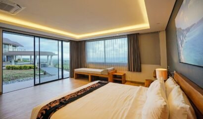 Grand Villa Uluwatu – Luxury 12 Bedrooms Ocean View Villa in Uluwatu