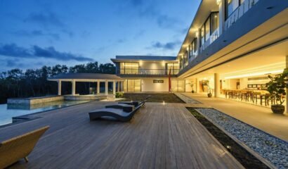 Grand Villa Uluwatu – Luxury 12 Bedrooms Ocean View Villa in Uluwatu