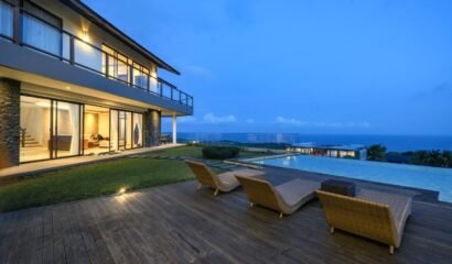 Grand Villa Uluwatu – Luxury 12 Bedrooms Ocean View Villa in Uluwatu