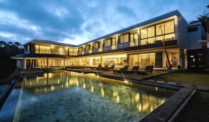 Grand Villa Uluwatu – Luxury 12 Bedrooms Ocean View Villa in Uluwatu