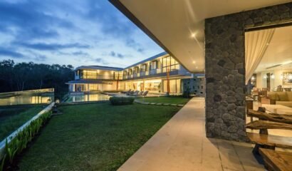 Grand Villa Uluwatu – Luxury 12 Bedrooms Ocean View Villa in Uluwatu