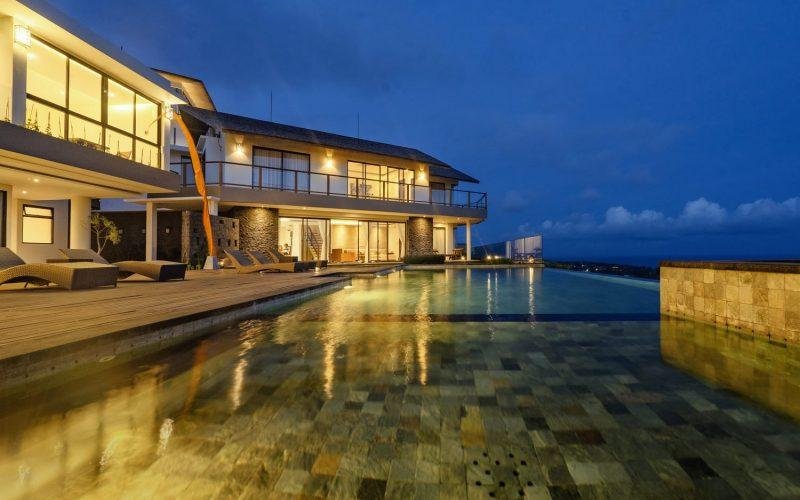 Grand Villa Uluwatu – Luxury 12 Bedrooms Ocean View Villa in Uluwatu