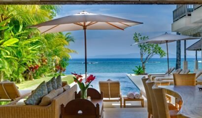 Bakung Beach Villa – 4 Bedroom Villa With Beautifully Landscaped Land Facing the Ocean