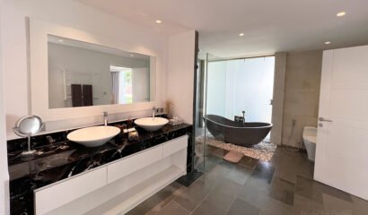 Bathroom Area at Villa RM Canggu - 4 Beroom Luxury Villa WIth Ricefield View in Canggu