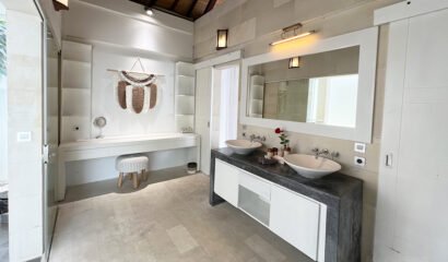 Bathroom Area at Villa RM Canggu - 4 Beroom Luxury Villa WIth Ricefield View in Canggu