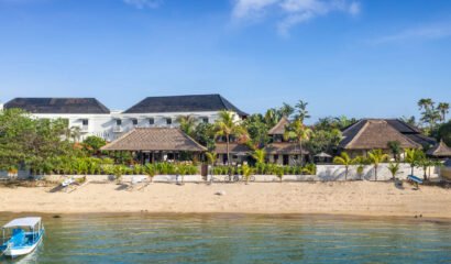 Villa Cemara – Absolute beachfront 5 Bedroom in Sanur