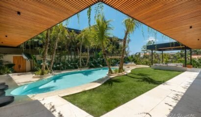 Coco Bay Villa – Exclusive 8-Bedroom Villa for Group Stays in Berawa