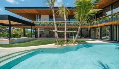 Coco Bay Villa – Exclusive 8-Bedroom Villa for Group Stays in Berawa