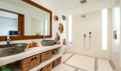 Luxury 5-Bedroom Villa in Seminyak, Bali – Private Infinity Pool and Garden Sanctuary