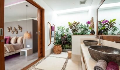 Luxury 5-Bedroom Villa in Seminyak, Bali – Private Infinity Pool and Garden Sanctuary