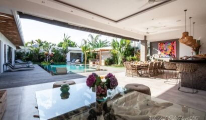 Luxury 5-Bedroom Villa in Seminyak, Bali – Private Infinity Pool and Garden Sanctuary