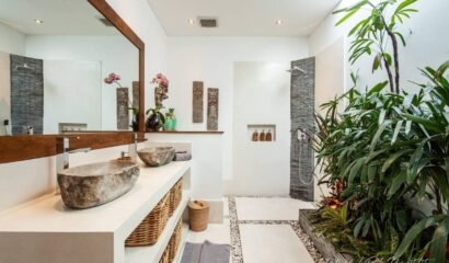 Luxury 5-Bedroom Villa in Seminyak, Bali – Private Infinity Pool and Garden Sanctuary