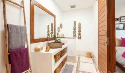 Luxury 5-Bedroom Villa in Seminyak, Bali – Private Infinity Pool and Garden Sanctuary