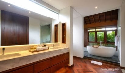 Jeeva Tirta Villa – A Tropical Riverside Retreat Villa with Luxurious Facilities in Seminyak