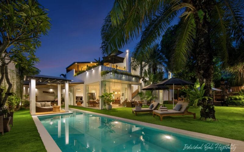 Pine Villa – A 7-Bedroom Private Villa in Canggu, Just 8 Minutes from Batu Bolong Beach