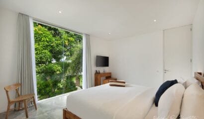 Pine Villa – A 7-Bedroom Private Villa in Canggu, Just 8 Minutes from Batu Bolong Beach