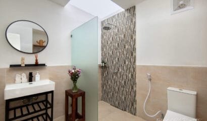 Pine Villa – A 7-Bedroom Private Villa in Canggu, Just 8 Minutes from Batu Bolong Beach