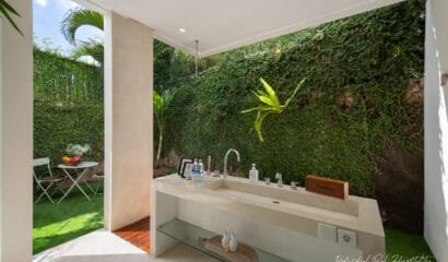 Pine Villa – A 7-Bedroom Private Villa in Canggu, Just 8 Minutes from Batu Bolong Beach