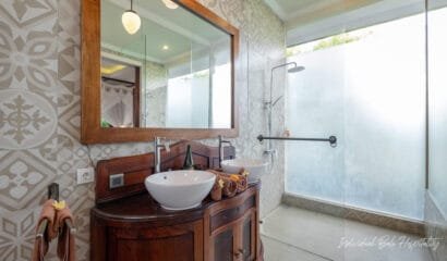 NicoNico Mansion Unique Art Themed 7 Bedroom Villa in Seminyak